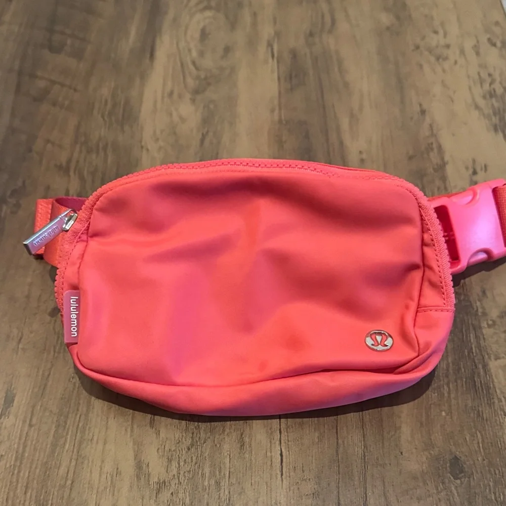 Lululemon Coral Belt Bag - Picture 3 of 4